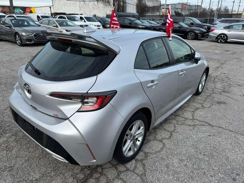 Toyota Corolla Hatchback Vehicle Full-screen Gallery Image 10