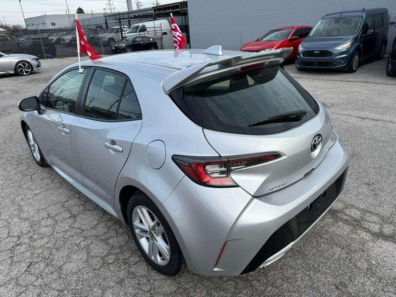 Toyota Corolla Hatchback Vehicle Full-screen Gallery Image 14