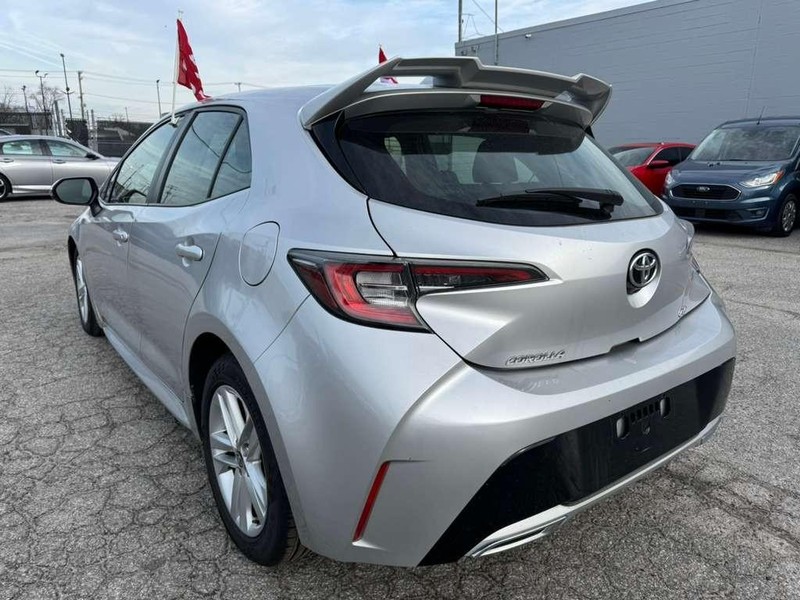Toyota Corolla Hatchback Vehicle Full-screen Gallery Image 17