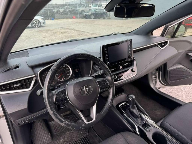 Toyota Corolla Hatchback Vehicle Full-screen Gallery Image 18