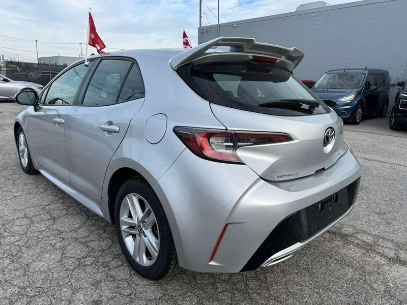 Toyota Corolla Hatchback Vehicle Full-screen Gallery Image 21