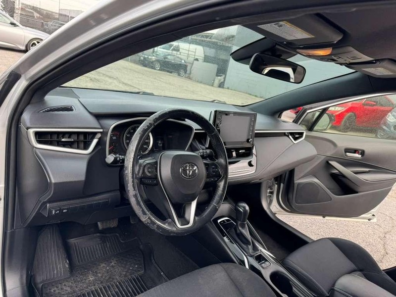 Toyota Corolla Hatchback Vehicle Full-screen Gallery Image 22