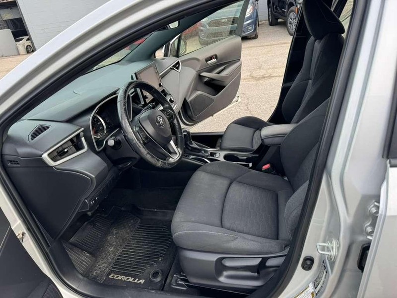 Toyota Corolla Hatchback Vehicle Full-screen Gallery Image 23