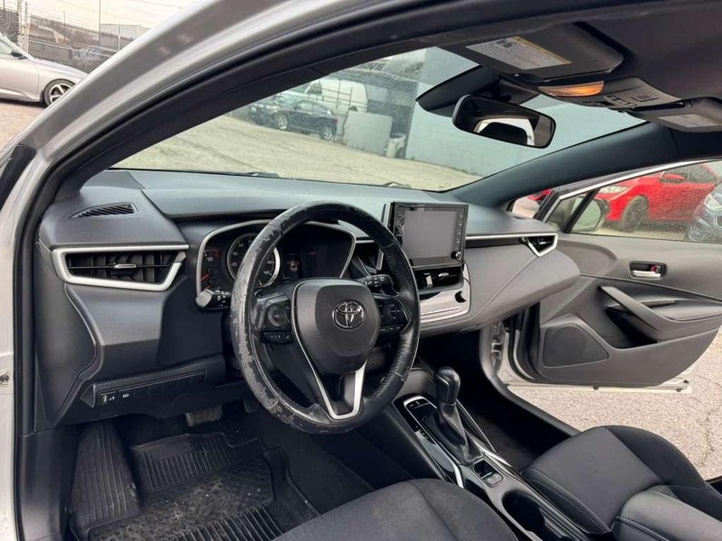 Toyota Corolla Hatchback Vehicle Full-screen Gallery Image 25