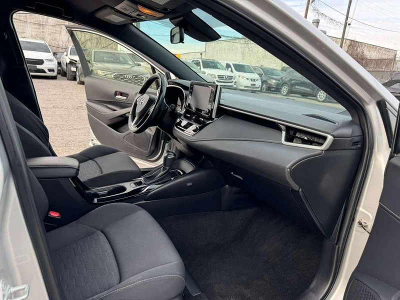 Toyota Corolla Hatchback Vehicle Full-screen Gallery Image 26