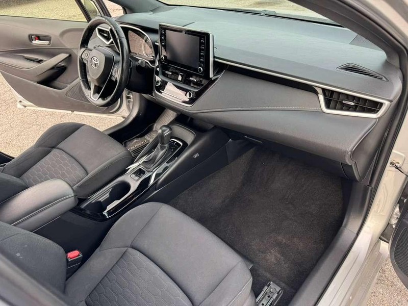 Toyota Corolla Hatchback Vehicle Full-screen Gallery Image 27