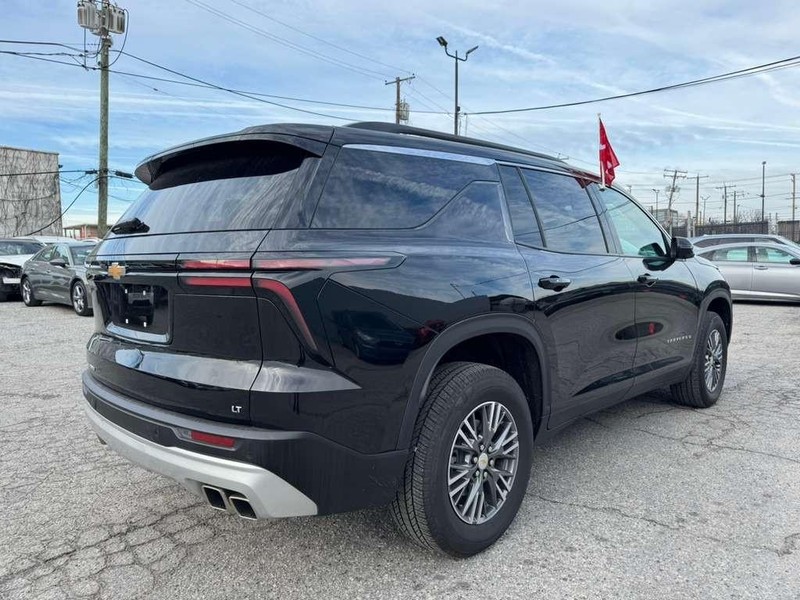 Chevrolet Traverse Vehicle Full-screen Gallery Image 10