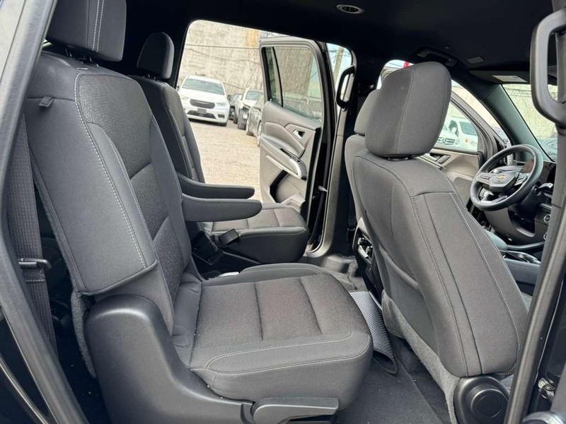 Chevrolet Traverse Vehicle Full-screen Gallery Image 12