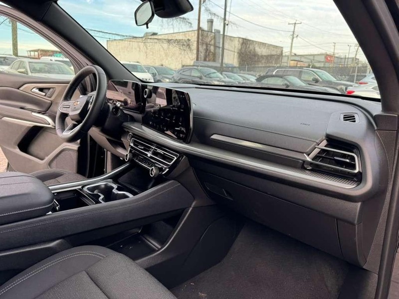 Chevrolet Traverse Vehicle Full-screen Gallery Image 24