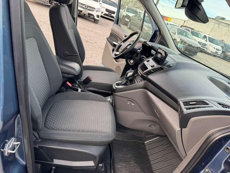 Ford Transit Connect Wagon Vehicle Full-screen Gallery Image 15