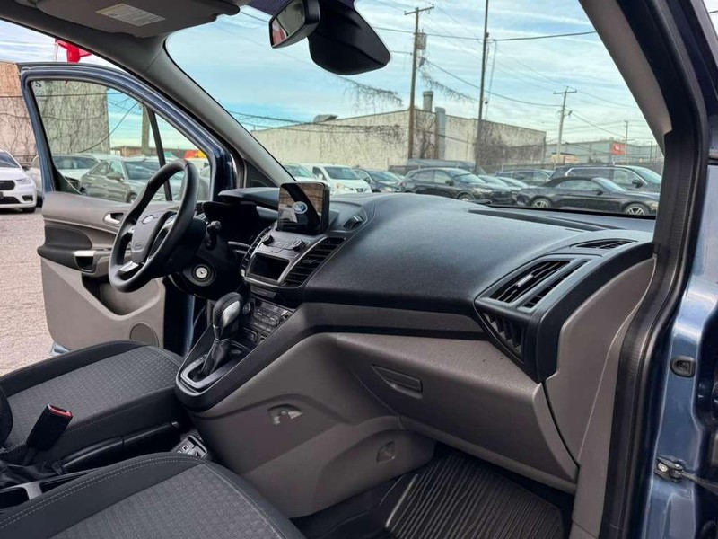 Ford Transit Connect Wagon Vehicle Full-screen Gallery Image 22