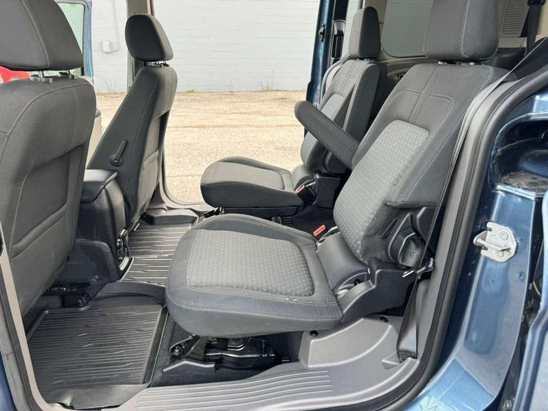 Ford Transit Connect Wagon Vehicle Full-screen Gallery Image 24