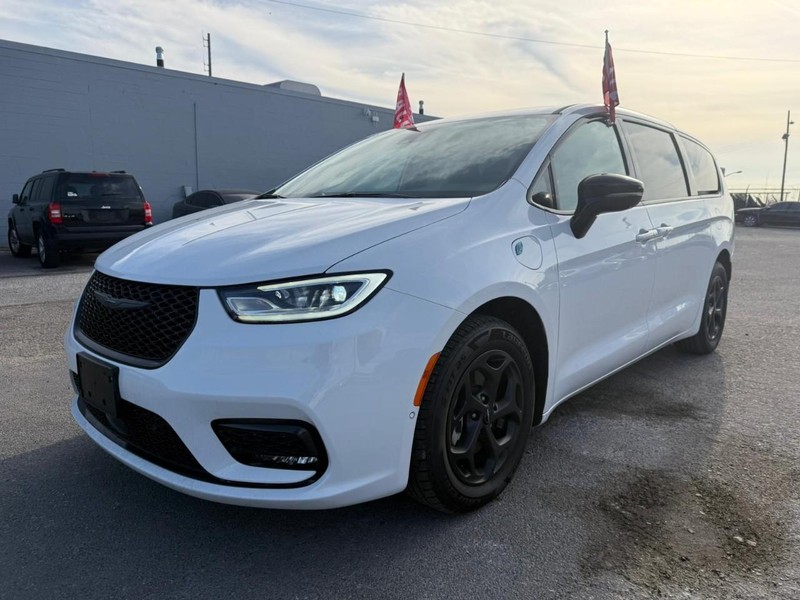 Chrysler Pacifica Vehicle Full-screen Gallery Image 5