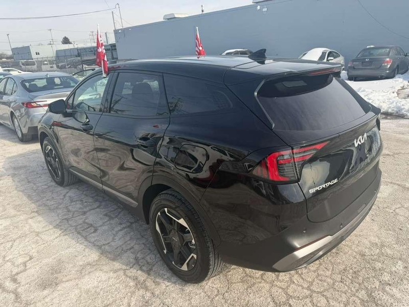 Kia Sportage Hybrid Vehicle Full-screen Gallery Image 12