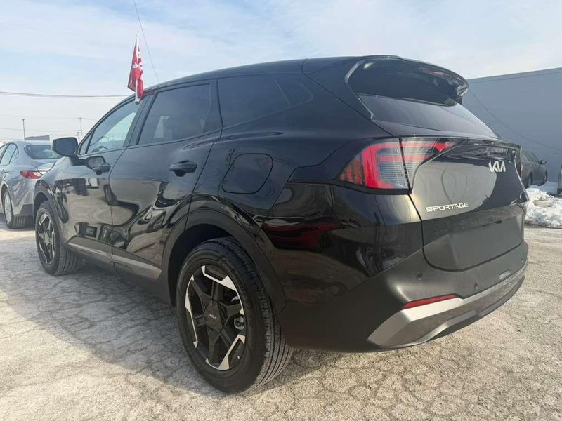 Kia Sportage Hybrid Vehicle Full-screen Gallery Image 13