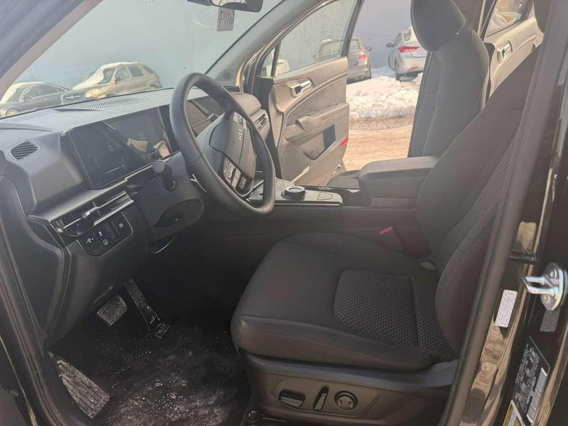 Kia Sportage Hybrid Vehicle Full-screen Gallery Image 20