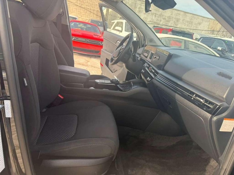 Kia Sportage Hybrid Vehicle Full-screen Gallery Image 22