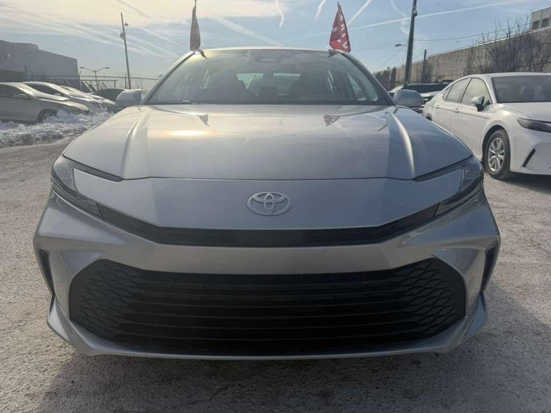 Toyota Camry Vehicle Full-screen Gallery Image 3