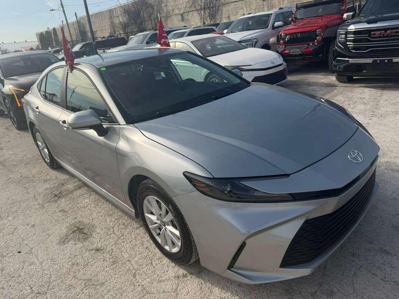 Toyota Camry Vehicle Full-screen Gallery Image 5