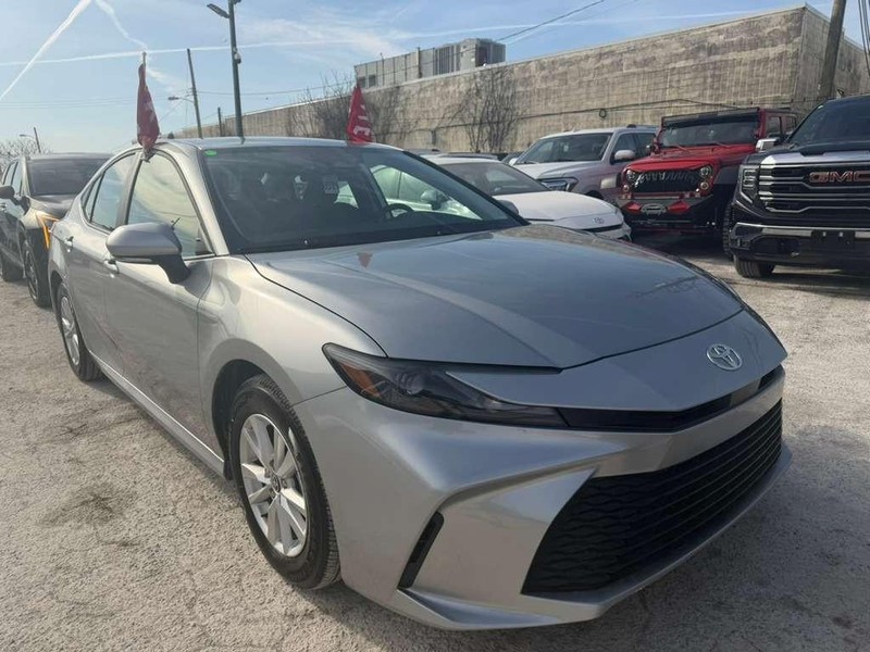 Toyota Camry Vehicle Full-screen Gallery Image 6