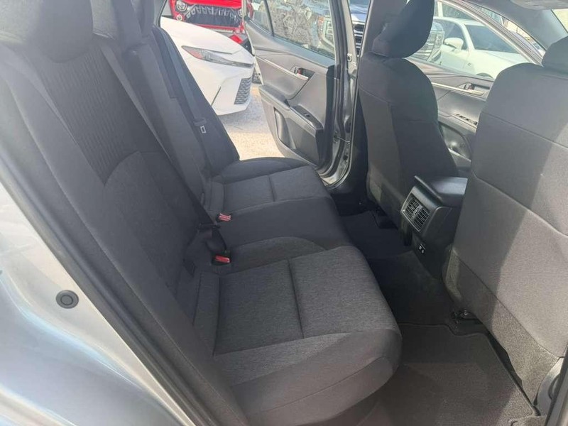 Toyota Camry Vehicle Full-screen Gallery Image 13