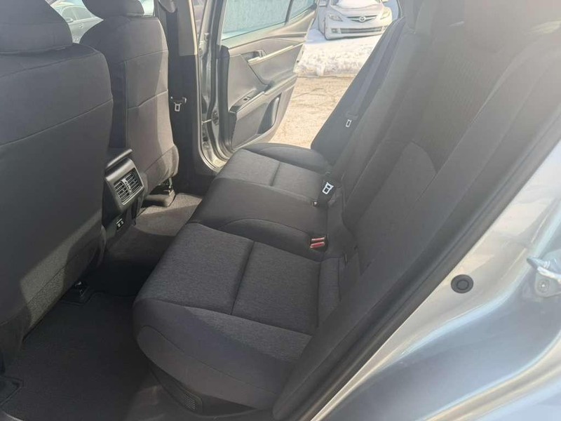 Toyota Camry Vehicle Full-screen Gallery Image 14