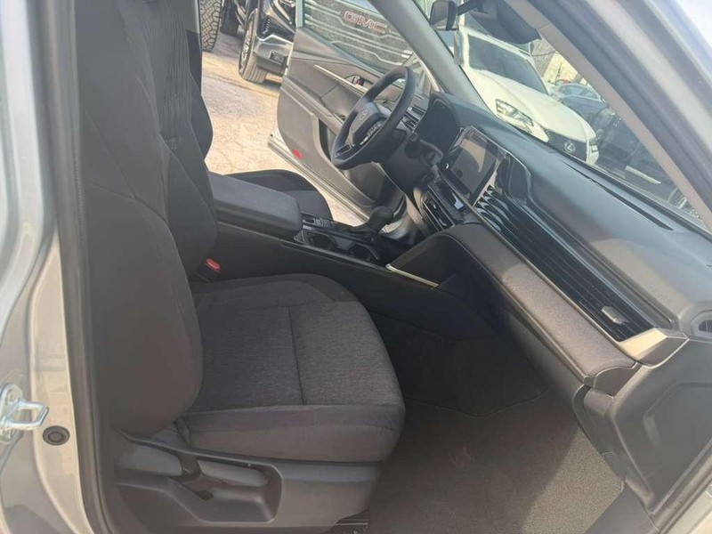 Toyota Camry Vehicle Full-screen Gallery Image 20