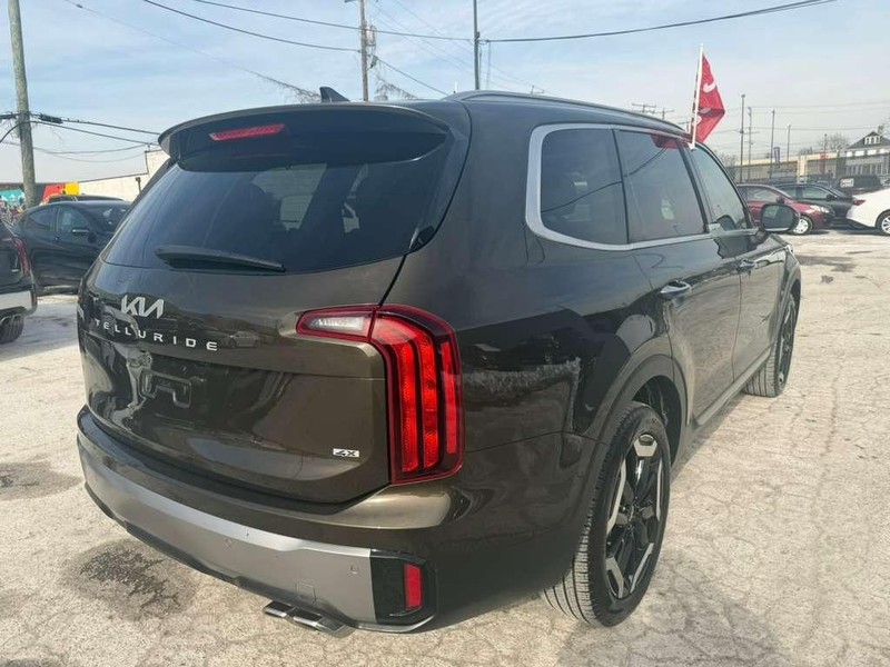 Kia Telluride Vehicle Full-screen Gallery Image 8