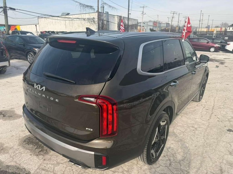 Kia Telluride Vehicle Full-screen Gallery Image 9