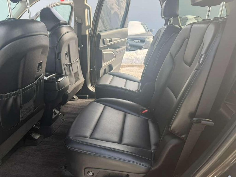 Kia Telluride Vehicle Full-screen Gallery Image 18