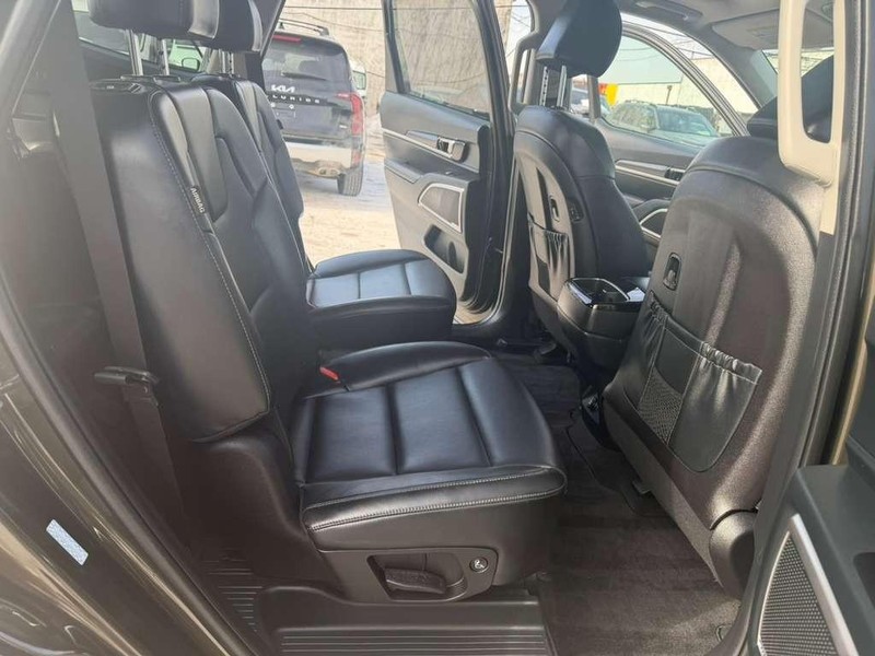 Kia Telluride Vehicle Full-screen Gallery Image 22