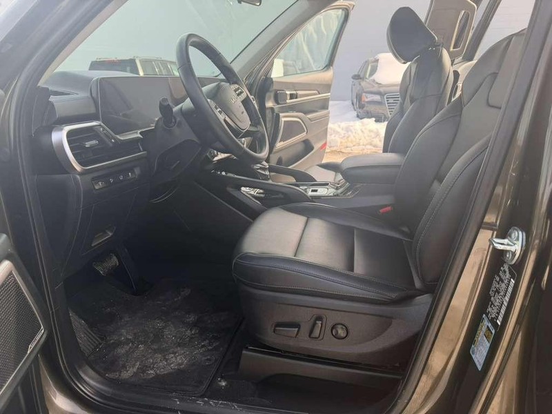 Kia Telluride Vehicle Full-screen Gallery Image 23