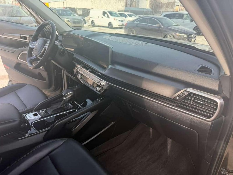 Kia Telluride Vehicle Full-screen Gallery Image 24