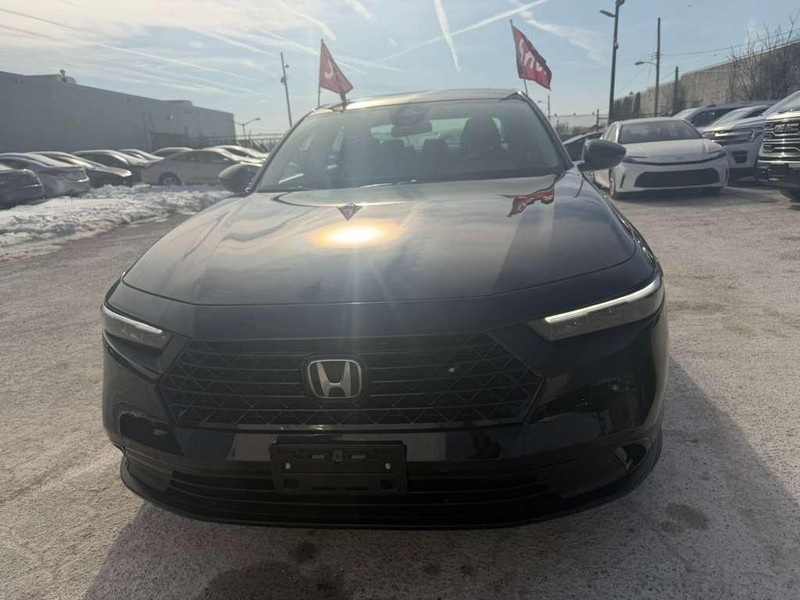 Honda Accord Sedan Vehicle Full-screen Gallery Image 3