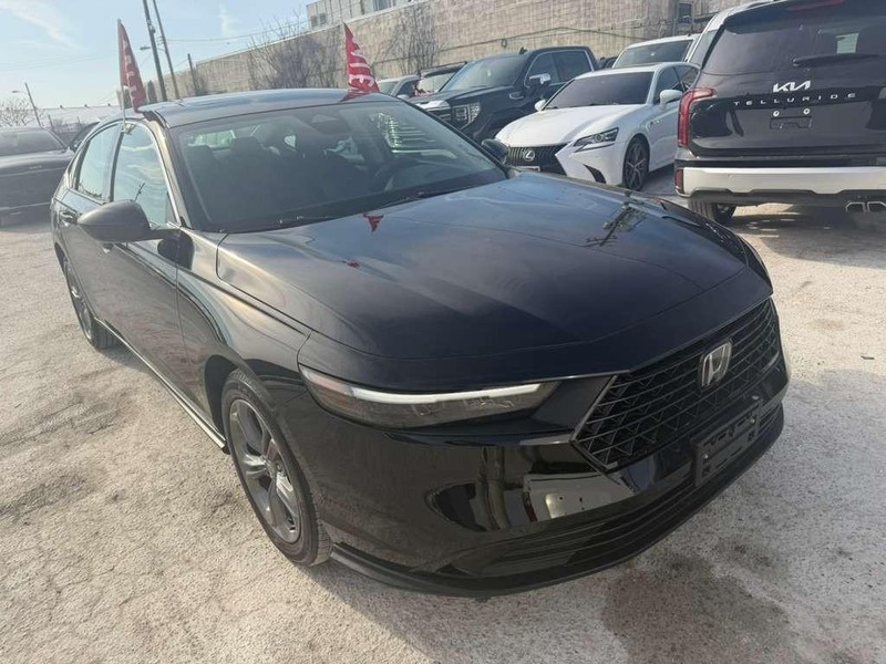 Honda Accord Sedan Vehicle Full-screen Gallery Image 4