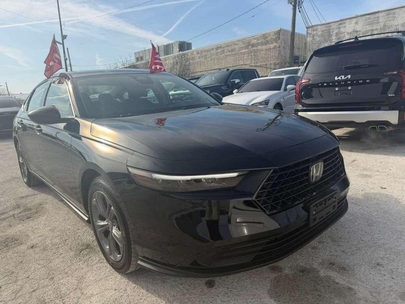 Honda Accord Sedan Vehicle Full-screen Gallery Image 5