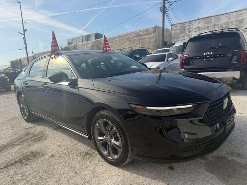 Honda Accord Sedan Vehicle Full-screen Gallery Image 7