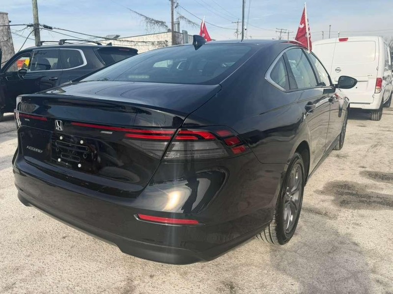 Honda Accord Sedan Vehicle Full-screen Gallery Image 8