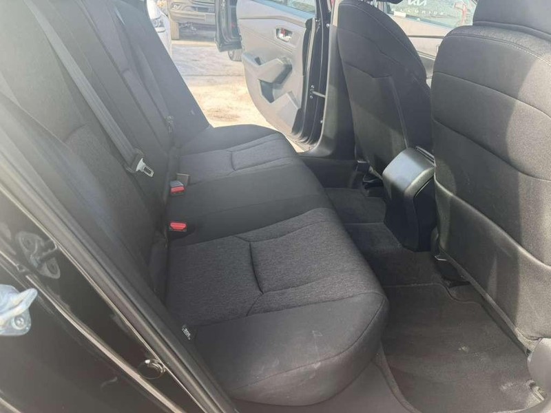 Honda Accord Sedan Vehicle Full-screen Gallery Image 18