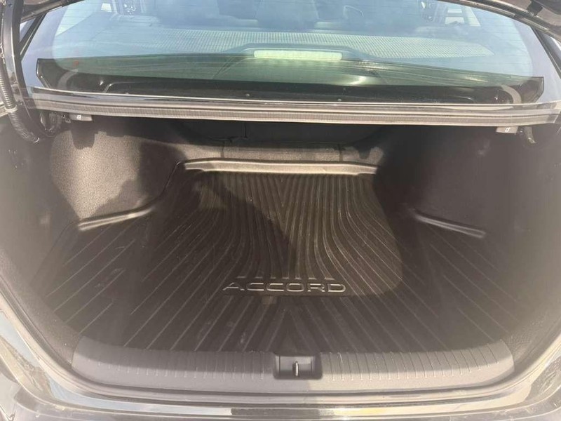 Honda Accord Sedan Vehicle Full-screen Gallery Image 19