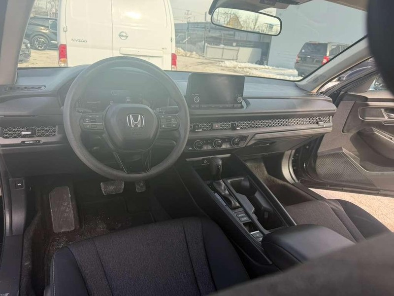 Honda Accord Sedan Vehicle Full-screen Gallery Image 20