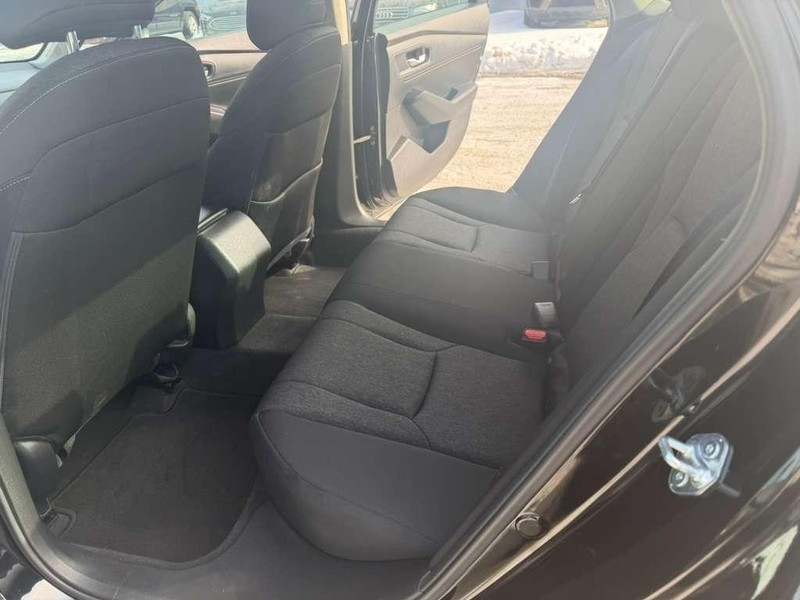 Honda Accord Sedan Vehicle Full-screen Gallery Image 21