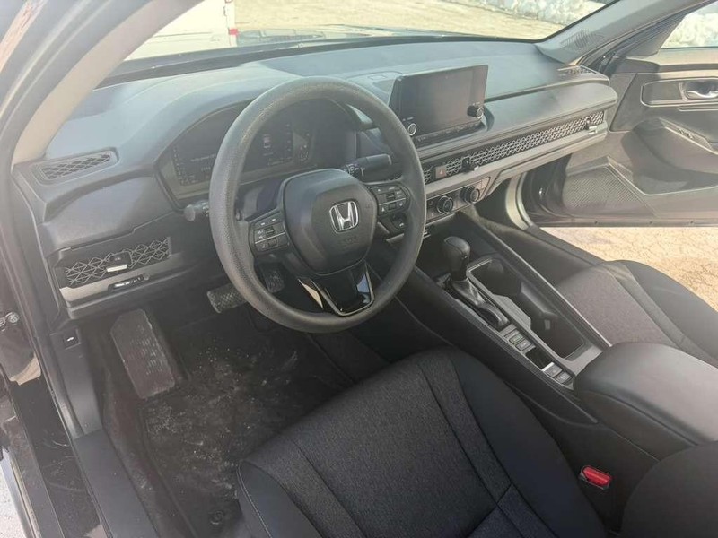 Honda Accord Sedan Vehicle Full-screen Gallery Image 22