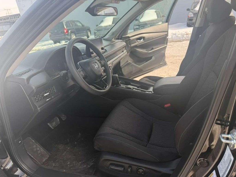 Honda Accord Sedan Vehicle Full-screen Gallery Image 24