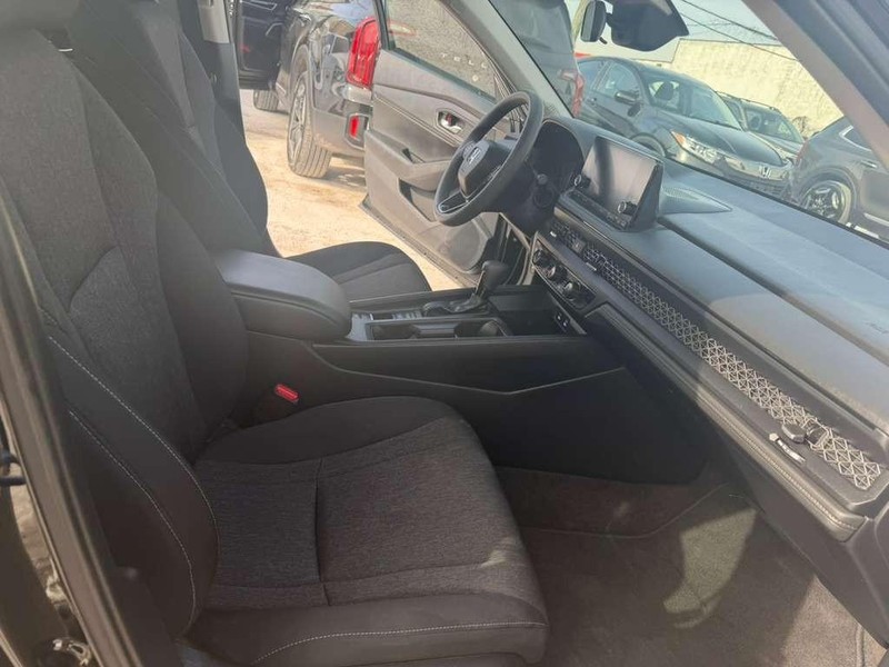 Honda Accord Sedan Vehicle Full-screen Gallery Image 26