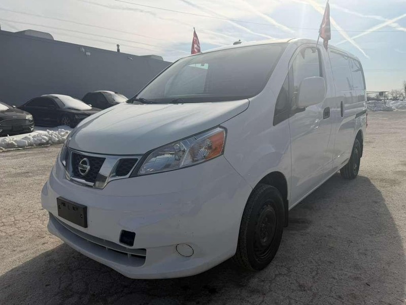 Nissan NV200 Compact Cargo Vehicle Full-screen Gallery Image 2