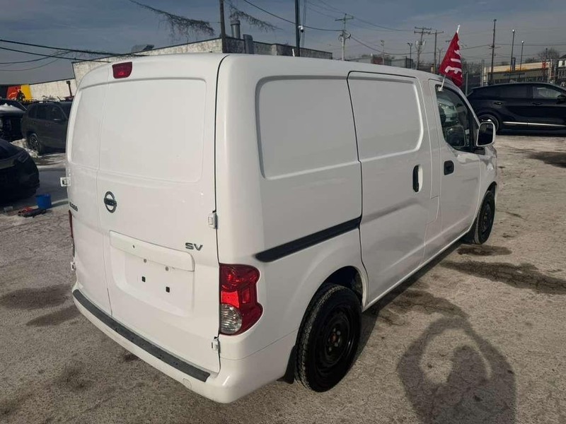 Nissan NV200 Compact Cargo Vehicle Full-screen Gallery Image 8