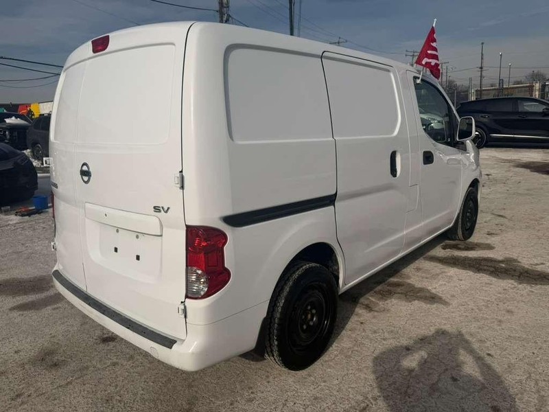 Nissan NV200 Compact Cargo Vehicle Full-screen Gallery Image 9