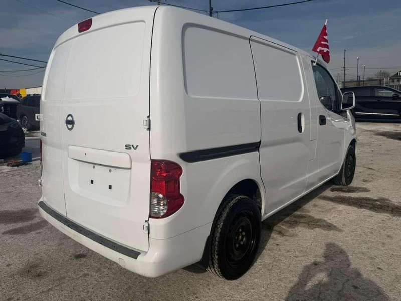 Nissan NV200 Compact Cargo Vehicle Full-screen Gallery Image 10