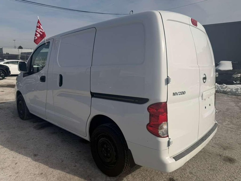 Nissan NV200 Compact Cargo Vehicle Full-screen Gallery Image 11